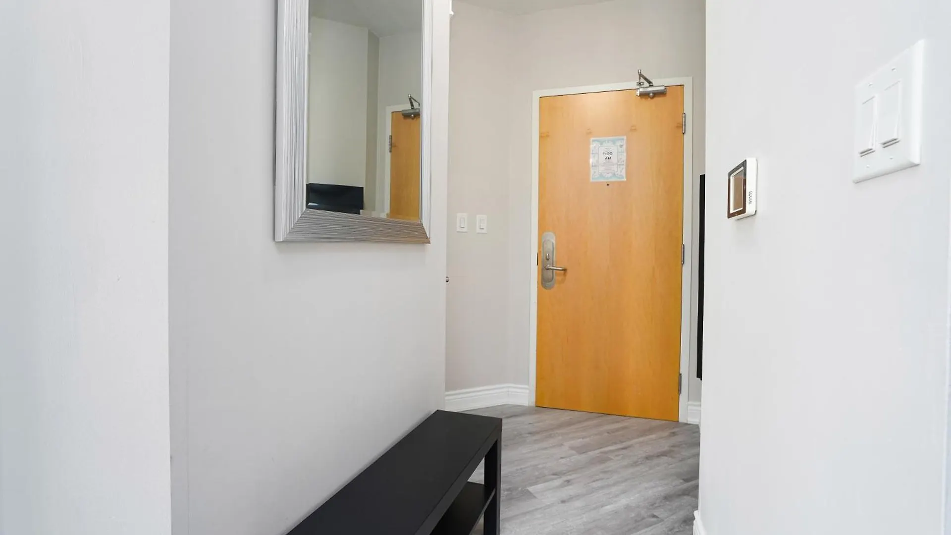 Simply Comfort Suites - One Plus Den Apartment With Scotiabank Arena View Toronto