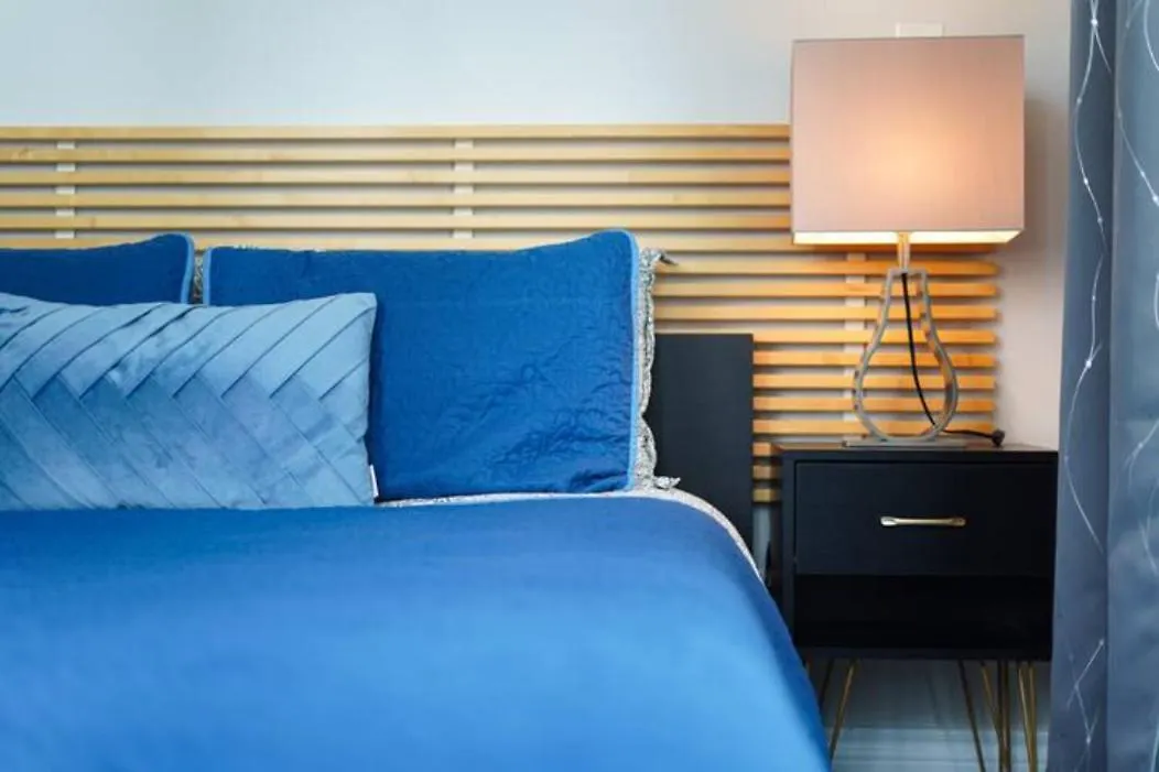 Simply Comfort Suites - One Plus Den Apartment With Scotiabank Arena View Toronto