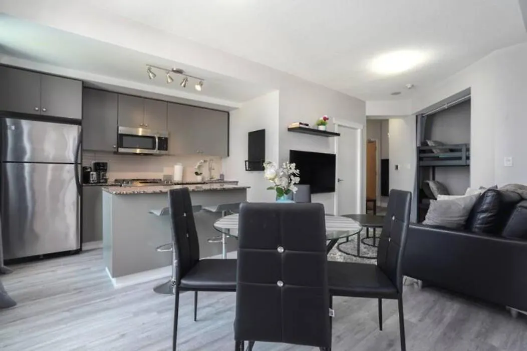Simply Comfort Suites - One Plus Den Apartment With Scotiabank Arena View Toronto