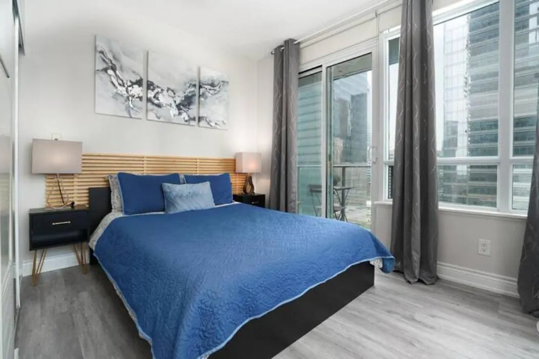 Simply Comfort Suites - One Plus Den Apartment With Scotiabank Arena View Toronto Canada