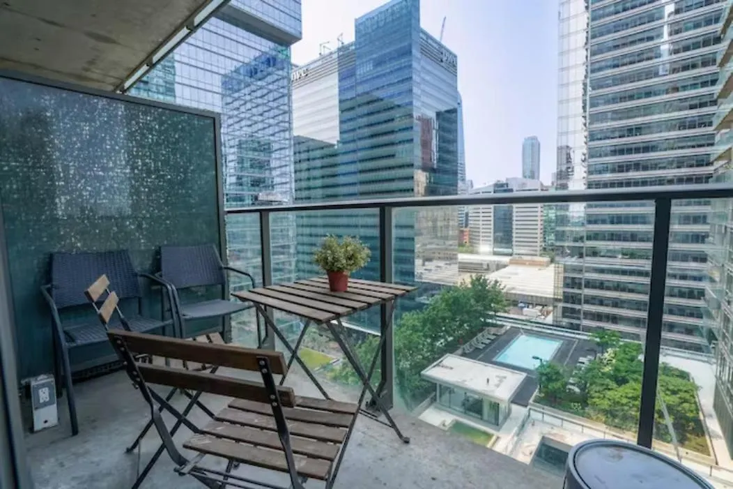 Simply Comfort Suites - One Plus Den Apartment With Scotiabank Arena View Toronto