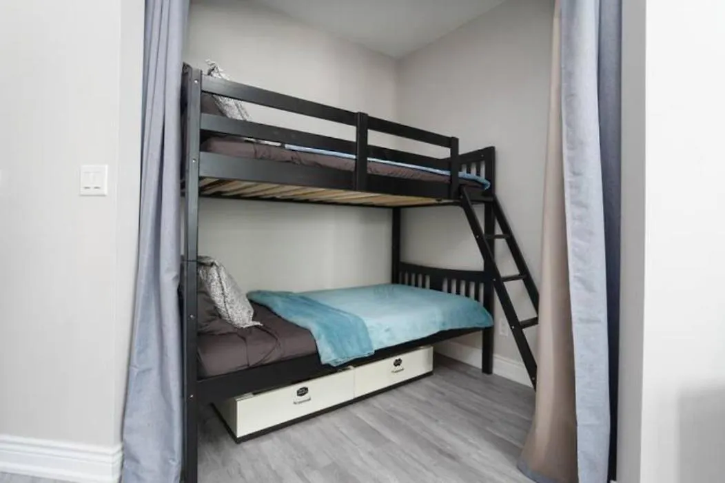 Simply Comfort Suites - One Plus Den Apartment With Scotiabank Arena View Toronto