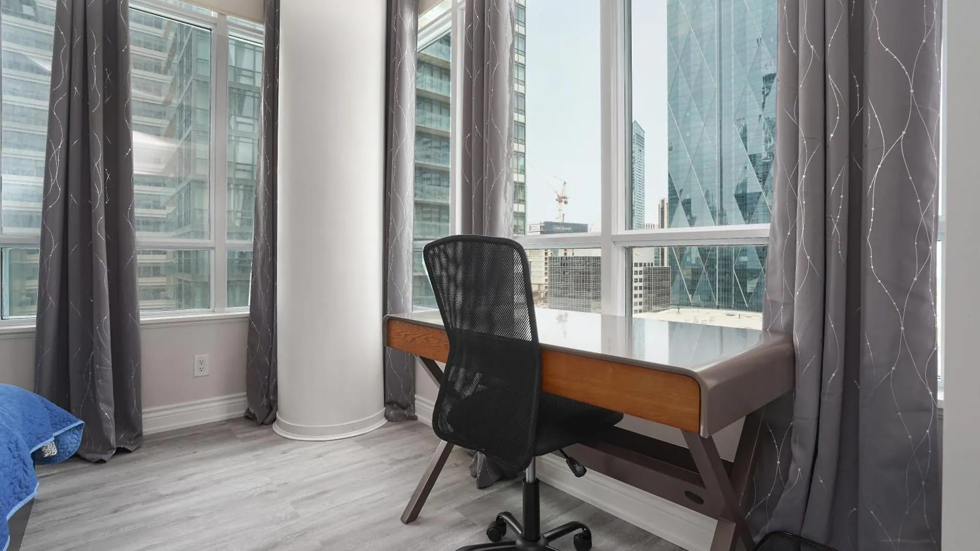 Simply Comfort Suites - One Plus Den Apartment With Scotiabank Arena View Toronto 0*,  Canada