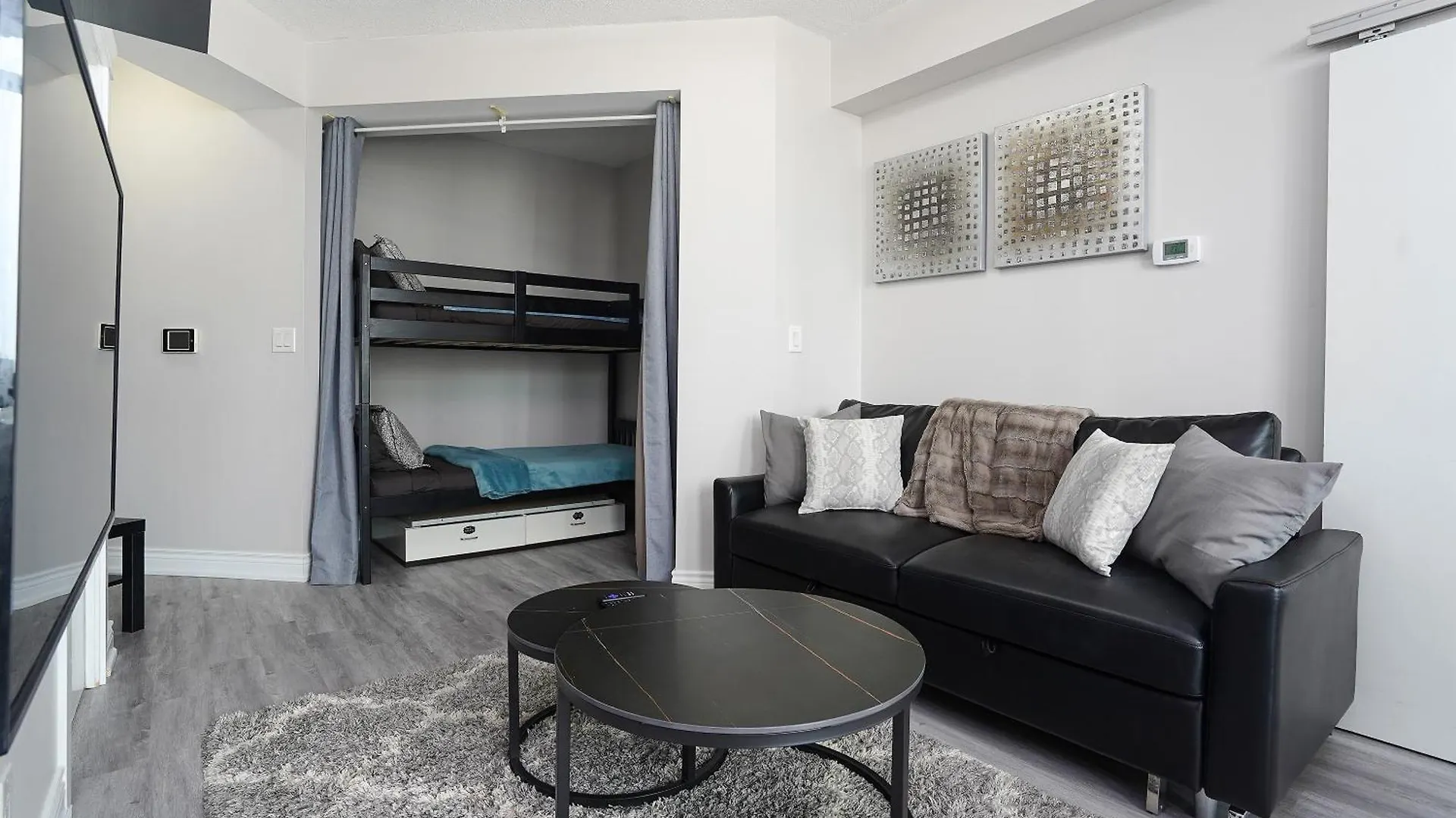 Simply Comfort Suites - One Plus Den Apartment With Scotiabank Arena View Toronto