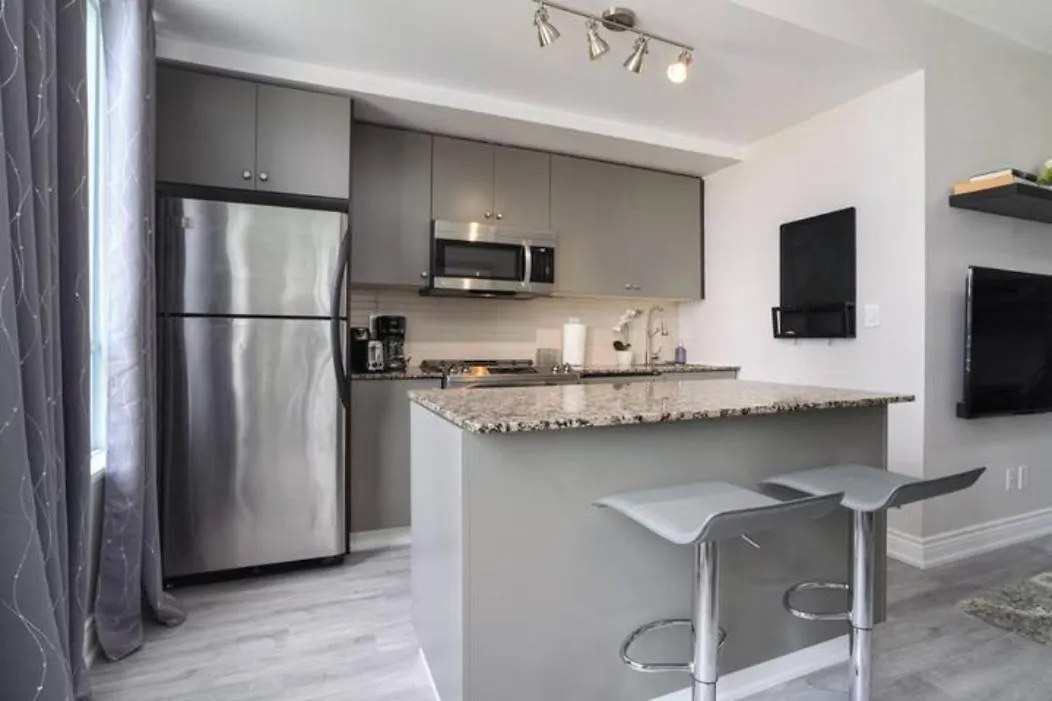 Simply Comfort Suites - One Plus Den Apartment With Scotiabank Arena View 토론토 캐나다