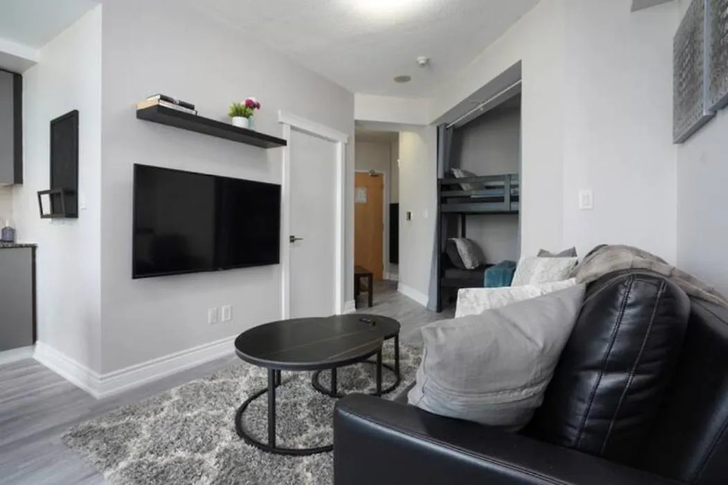 Simply Comfort Suites - One Plus Den Apartment With Scotiabank Arena View 토론토