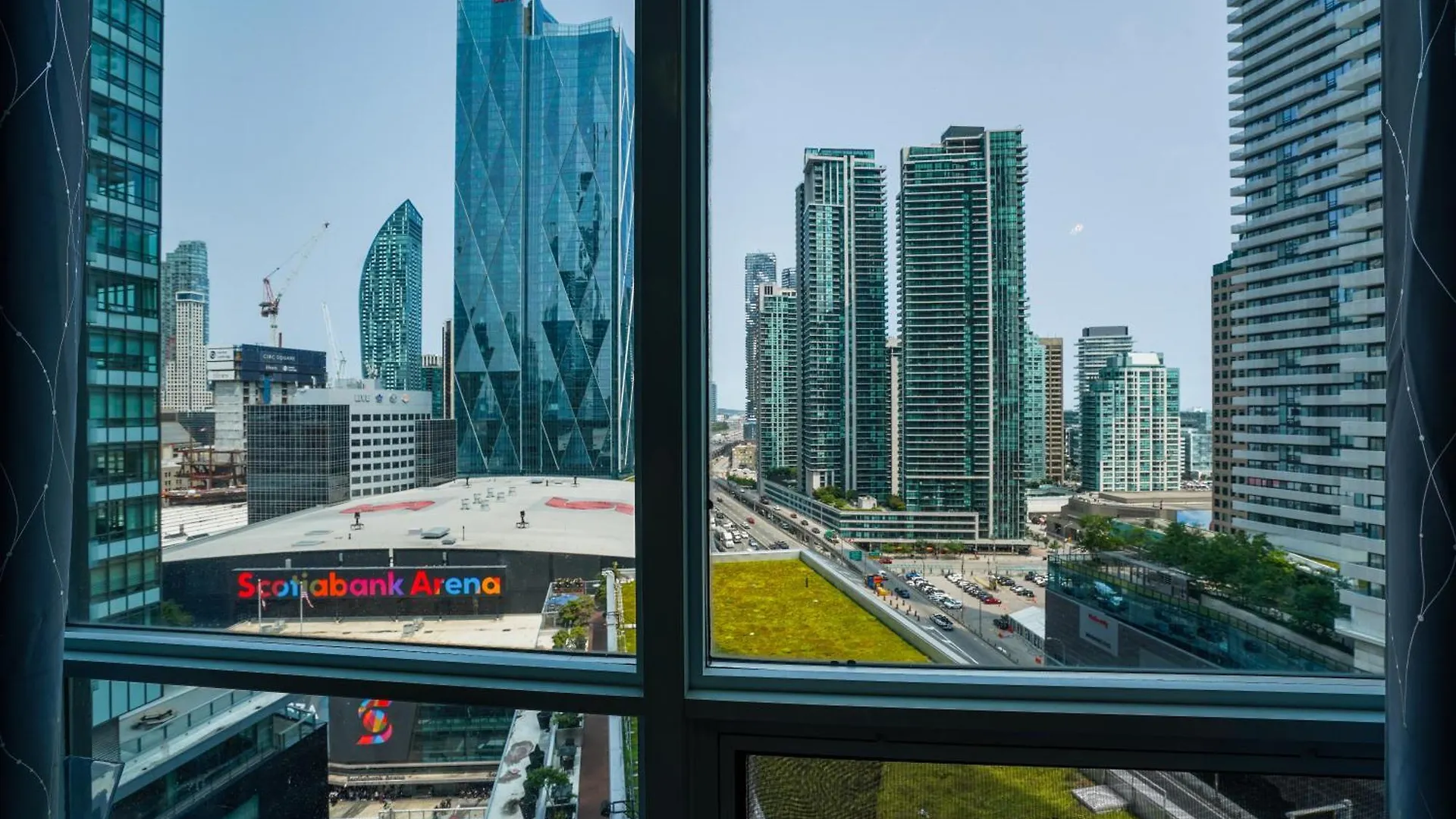 Simply Comfort Suites - One Plus Den Apartment With Scotiabank Arena View 토론토